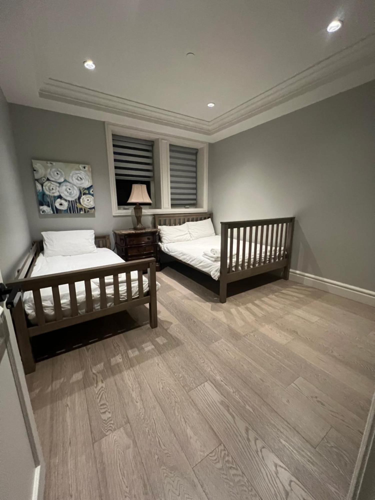 Private Rooms In Vancouver West Exterior photo
